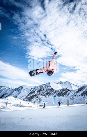 Snowboard Half Pipe à Kitzsteinhorn Autriche Banque D'Images