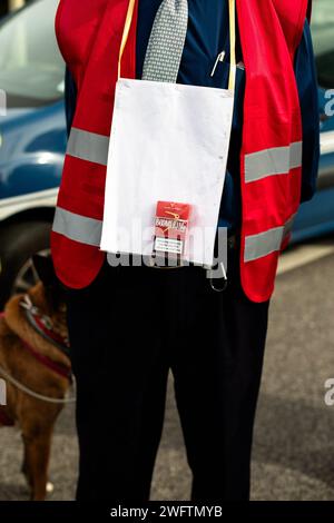 © PHOTOPQR/l'INDÉPENDANT/Nicolas parent ; le Boulou ; 01/02/2024 ; mobilisation des buralistes contre l'augmentation des prix du tabac. Les commerçants mobilisés ont établi un barrage filtrant sur la commune du Boulou, proche de la frontière espagnole. Le Boulou, France, 1 février 2024 mobilisation des agriculteurs le jeudi 1 février 2024. Environ 300 manifestants pour une centaine de véhicules (tracteurs et véhicules légers) convergent de Perpignan à la Péga du Boulou, via l’autoroute A9. Le blocus routier a duré de 10:30 heures à 2:30 heures, les agriculteurs mobilisés ont bloqué les péages, ont déjeuné Banque D'Images