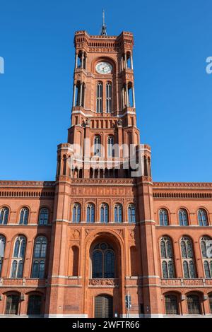 Rotes Rathaus Hôtel de ville Rouge, l'hôtel de ville de Berlin en Allemagne, monument de style néo-Renaissance datant de 1869. Banque D'Images