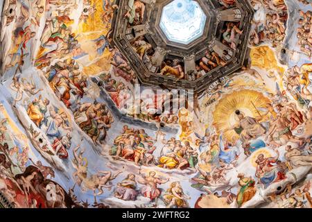 Les fresques du jugement dernier peintes à l'intérieur du Dôme à l'intérieur de la cathédrale de Florence, le Duomo, Florence, Italie Banque D'Images