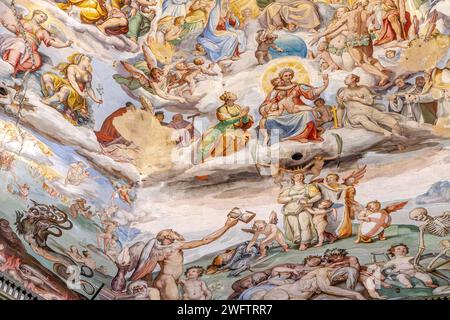 Les fresques du jugement dernier peintes à l'intérieur du Dôme à l'intérieur de la cathédrale de Florence, le Duomo, Florence, Italie Banque D'Images