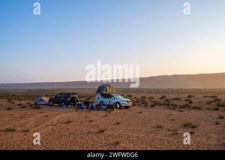 Camp dans le désert, dunes de sable, désert de Wahiba-Sands, sable de Sharqiya, Oman Banque D'Images