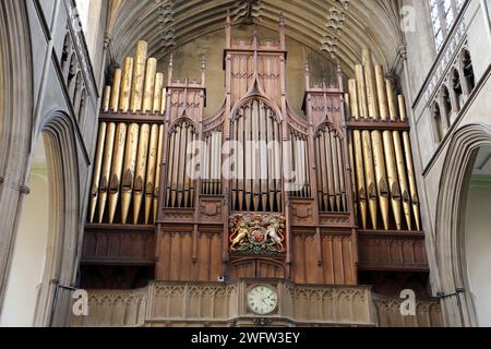 Orgue dans la Western Gallery of St Luke's Church Sydney Street Chelsea Londres Angleterre - construit en 1932 par John Compton et incorpore une partie de l'orig Banque D'Images