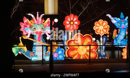 Des lumières colorées illuminent l'intérieur du paradis Tang à Xi'an, province du Shaanxi, en Chine, le 1 février 2024. (Photo Costfoto/NurPhoto) crédit : NurPhoto SRL/Alamy Live News Banque D'Images