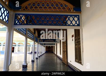 Le palais de la Bahia est un palais du milieu à la fin du 19e siècle situé à Marrakech, au Maroc Banque D'Images