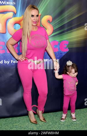 New York, NY, États-Unis. 14 novembre 2018. Coco Austin, Chanel Nicole Marrow à The Dreamworks trolls the Experience ouverture à trolls the Experience. Crédit : Steve Mack/Alamy Banque D'Images