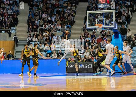 Santiago, Espagne. 20 janvier 2024. Panier ACB. partido liga Endesa . Équipes MonBus Obradoiro et Lenovo Tenerife. En image Jordan Howards nº 0 de l'ob Banque D'Images