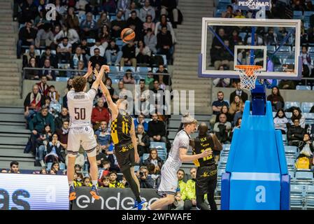 Santiago, Espagne. 20 janvier 2024. Panier ACB. partido liga Endesa . Équipes MonBus Obradoiro et Lenovo Tenerife. Dans l'image Kovliar, numéro 50 de mombus Banque D'Images