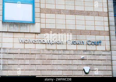 Wolverhampton, Angleterre – janvier 31 2024 : signalisation avant de la Crown court à Wolverhampton Banque D'Images
