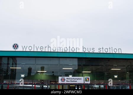 Wolverhampton, Angleterre – janvier 31 2024 : signalisation de façade de la gare routière de Wolverhampton Banque D'Images