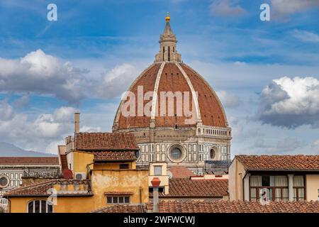 Le toit de tuiles rouges du Duomo de Florence, construit par Filippo Brunelleschi entre 1420 et 1436 , Florence, Italie Banque D'Images