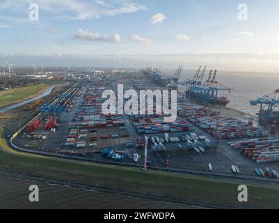 Bremerhaven, Allemagne, 29 décembre 2023 : terminal à conteneurs dans le Bremerhaven. Terminal de la mer du Nord Bremerhaven. Banque D'Images