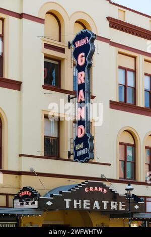 Salem, OREGON, États-Unis - 11 juin 2023 ; panneau et chapiteau au Grand Théâtre historique de Salem Banque D'Images