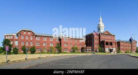 Salem, OR, États-Unis - 11 juin 2023 ; vue panoramique de la façade du bâtiment Kirkbride à l'Oregon State Hospital à Salem Banque D'Images