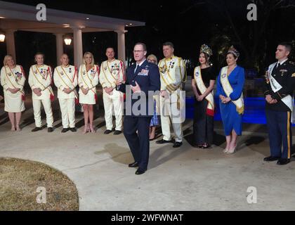 SAN ANTONIO – (22 janvier 2024) – le major général James Sears Jr., commandant adjoint, Air Education and Training Command, prend la parole lors de la réception annuelle du leadership militaire El Rey FEO organisée par John McFadden, Rey FEO LXXV. Des officiers militaires supérieurs et des chefs enrôlés de toute la base interarmées San Antonio ont assisté à l'événement pour inclure les 2024 ambassadeurs militaires. Banque D'Images