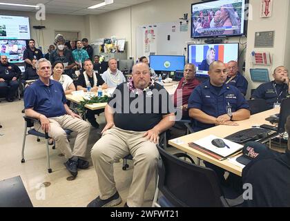 Dr 4724, septembre 2,2023, Kahului, Maui, HI : Président de la Chambre, Kevin McCarthy, Bob Fenton, coordonnateur fédéral en chef de la réponse, et les membres du Congrès, les représentants David Joyce, Jill Takuda, Jared Moskiwitz et Russ Fulcher assistent à une réunion conjointe de l'agence au COE de Maui pour obtenir une mise à jour sur l'état actuel de rétablissement de la zone ravagée par le feu de Lahaina, Maui, HI. Patsy Lynch/FEMA, Banque D'Images