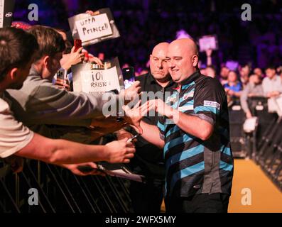 Utilita Arena, Cardiff, Royaume-Uni. 1 février 2024. 2023 PDC Premier League Darts Cardiff Night 1 ; Rob Cross lors de sa marche sur Credit : action plus Sports/Alamy Live News Banque D'Images