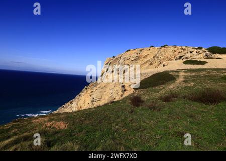 Le cap Espichel est un cap situé sur la côte ouest de la paroisse civile de Castelo, municipalité de Sesimbra, dans le district portugais de Setúbal Banque D'Images