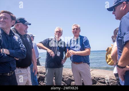 Dr 4724, septembre 2,2023, Lahaina, Maui, HI : le Président de la Chambre, Kevin McCarthy, écoute Noel Boxer, des Affaires extérieures de la FEMA, expliquer le processus de rétablissement en cours tandis que Bob Fenton, Coordonnateur fédéral en chef de la réponse, et Kirk Hanlin, des Affaires extérieures de la FEMA (à gauche) écoutent lors d'une visite au Congrès des zones touchées par l'incendie de Lahaina Lahaina. Patsy Lynch/FEMA, Banque D'Images