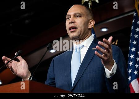 Washington, États-Unis. 01 février 2024. Hakeem Jeffries (D-NY), leader de la minorité à la Chambre, s'exprimant lors d'une conférence de presse au Capitole des États-Unis. Crédit : SOPA Images Limited/Alamy Live News Banque D'Images