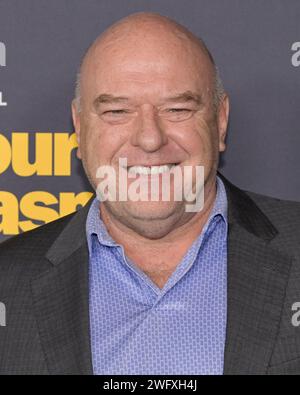 30 janvier 2024, West Hollywood, Californie, États-Unis : Dean Norris assiste à la saison 12 de HBO ''Curb Your Enthusim''. (Image de crédit : © Billy Bennight/ZUMA Press Wire) USAGE ÉDITORIAL SEULEMENT! Non destiné à UN USAGE commercial ! Banque D'Images