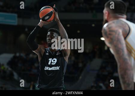 Chute Youssoupha de LDLC Asvel Villeurbanne lors du match de Turkish Airlines Euroleague entre le Real Madrid et LDLC Asvel à WiZink en février Banque D'Images