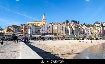 MENTON, FRANCE - 27 JANVIER 2024 : vue panoramique de la ville de Menton, Provence Alpes-Côte d'Azur, France Banque D'Images