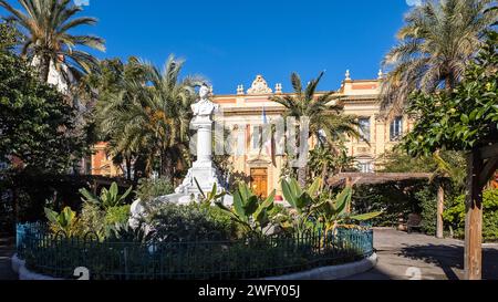 MENTON, FRANCE - 27 JANVIER 2024 : vue panoramique de la ville de Menton, Provence Alpes-Côte d'Azur, France Banque D'Images