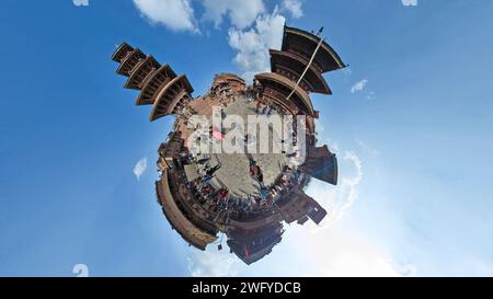 Extérieur du temple de Bhairavanath en vue du panorama de 360. quartier de la vieille ville de bhaktapur. Bhaktapur Durbar Square est un héritage vivant que les gens sont St Banque D'Images