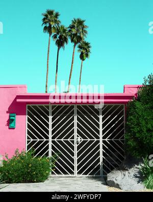 Maison moderne rose du milieu du siècle Banque D'Images