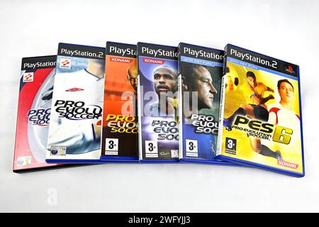 Série de jeux vidéo PES Pro Evolution Soccer (1 - 6) sur playstation 2 – pays de Galles, Royaume-Uni – 31 janvier 2024 Banque D'Images