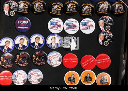 Dripping Spring, États-Unis. 01 février 2024. Environ un millier de personnes se sont rassemblées, ont écouté des discussions sur la sécurité frontalière et ont fait campagne pour des points de discussion conservateurs à la distillerie One Shot à Dripping Spring, Texas, le 1 février 2024. C'était le premier grand rassemblement du convoi 'Take Our Border Back' qui a commencé vers le 29 janvier 2024 et prévoit de se rendre à la frontière du Texas et du Mexique. (Photo de John Rudoff/Sipa USA) crédit : SIPA USA/Alamy Live News Banque D'Images