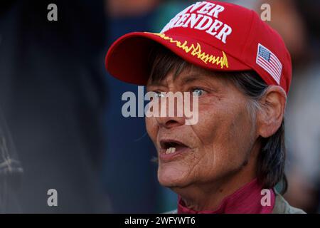Dripping Spring, États-Unis. 01 février 2024. Environ un millier de personnes se sont rassemblées, ont écouté des discussions sur la sécurité frontalière et ont fait campagne pour des points de discussion conservateurs à la distillerie One Shot à Dripping Spring, Texas, le 1 février 2024. C'était le premier grand rassemblement du convoi 'Take Our Border Back' qui a commencé vers le 29 janvier 2024 et prévoit de se rendre à la frontière du Texas et du Mexique. (Photo de John Rudoff/Sipa USA) crédit : SIPA USA/Alamy Live News Banque D'Images