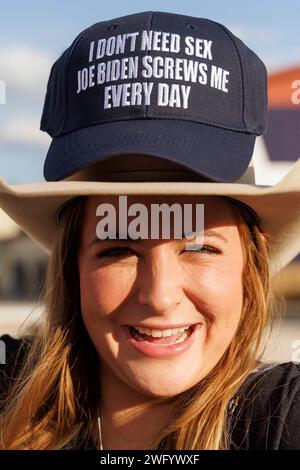 Dripping Spring, États-Unis. 01 février 2024. Environ un millier de personnes se sont rassemblées, ont écouté des discussions sur la sécurité frontalière et ont fait campagne pour des points de discussion conservateurs à la distillerie One Shot à Dripping Spring, Texas, le 1 février 2024. C'était le premier grand rassemblement du convoi 'Take Our Border Back' qui a commencé vers le 29 janvier 2024 et prévoit de se rendre à la frontière du Texas et du Mexique. (Photo de John Rudoff/Sipa USA) crédit : SIPA USA/Alamy Live News Banque D'Images