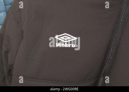Bordeaux , France - 01 25 2024 : texte de signe Umbro et logo de la marque sur sweat à capuche mode sportive habillement pour le sport Banque D'Images