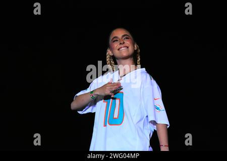 LEON, MEXIQUE - FÉVRIER 1. Les chanteuses mexicaines Valentina et Re de Las Prez se produisant lors de la Feria de Leon 2024 au Mazda Forum le 1 février 2024 à Leon, au Mexique. (Photo de JVMODEL) Banque D'Images