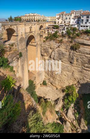 Vue panoramique sur le pont Puente Nuevo et les gorges du Tajo dans la ville de Ronda. Andalousie, Espagne Banque D'Images