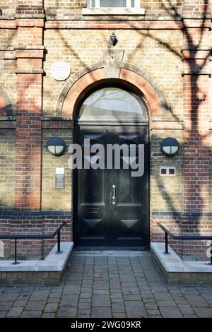 Le laboratoire de chimie historique construit en 1864 à Woolwich Arsenal, un bâtiment classé Grade II. Woolwich, Londres, Royaume-Uni, 19 janvier 2024. Banque D'Images