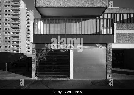 Wolvercote Road maisonnette, partie du brutaliste Lesnes Estate à Thamesmead SE2 construit en 1967 et doit être démoli et réaménagé. Banque D'Images