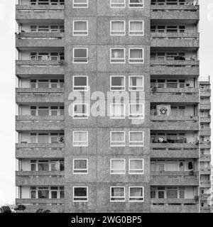 Radley House High Rise, une partie du brutaliste Lesnes Estate à Thamesmead SE2 construit en 1967 et doit être démoli et réaménagé. Banque D'Images