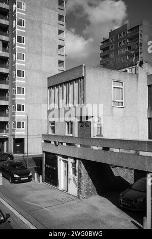 Wolvercote Road maisonnette, partie du brutaliste Lesnes Estate à Thamesmead SE2 construit en 1967 et doit être démoli et réaménagé. Banque D'Images