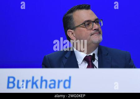 25. Ordentlichen Hauptversammlung der ThyssenKrupp AG am 02.02.2024 im RuhrCongress in Bochum Oliver Burkhard Vorstand für Personal ThyssenKrupp *** 25e Assemblée générale annuelle de ThyssenKrupp AG le 02 02 2024 au RuhrCongress in Bochum Oliver Burkhard Chief Human Resources Officer ThyssenKrupp XRX Banque D'Images