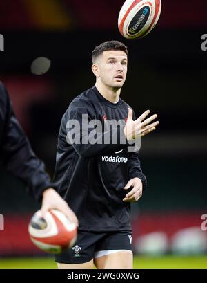 Owen Watkin du pays de Galles lors d'une course par équipe au Principality Stadium de Cardiff. Date de la photo : Vendredi 2 février 2024. Banque D'Images