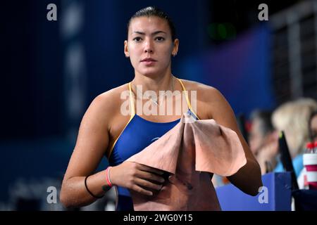 Doha, Qatar. 02 février 2024. Anna Santos, du Brésil, réagit après avoir concouru dans le 1m préliminaire féminin lors du 21e Championnat du monde aquatique au Hamad Aquatic Center à Doha (Qatar), le 02 février 2024. Crédit : Insidefoto di andrea staccioli/Alamy Live News Banque D'Images