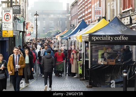 Strutton Ground Market est un petit marché de rue tenu en semaine près de Victoria, Londres Banque D'Images