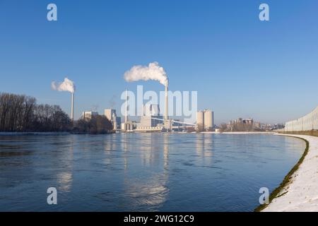 Image symbolique, redressement énergétique, grande centrale électrique de Mannheim, GKM, combustibles fossiles, cheminées fumantes, installation industrielle, cheminées, fumée, houille Banque D'Images