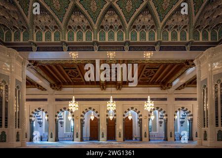 Grande mosquée du Sultan Qaboos, salle de prière pour les hommes, Mascate, Oman Banque D'Images