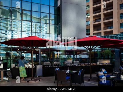 Terrasse, petit déjeuner buffet, Hôtel NH Collection The Palm Jumeirah, Dubaï, Émirats arabes Unis, VAR Banque D'Images