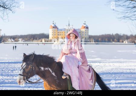 Cette année, le film de conte de fées le plus populaire de tous les temps célèbre un anniversaire spécial. Au château de Moritzburg, l'un des lieux du film, le Banque D'Images