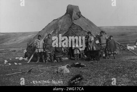 Eskimo igloo, entre c1900 et c1930. Banque D'Images